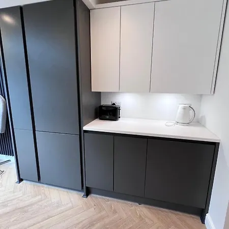 Beautiful 5-Bedroom Private House In Quiet London Street 2 Minutes From Station Exterior photo