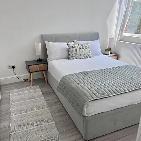 Beautiful 5-Bedroom Private House In Quiet London Street 2 Minutes From Station Exterior photo