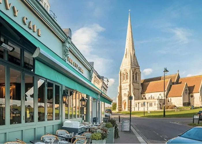 Beautiful 5-Bedroom Private House In Quiet London Street 2 Minutes From Station