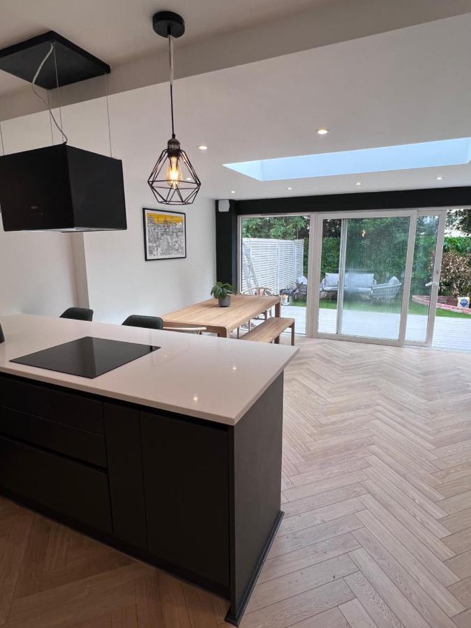 Beautiful 5-bedroom Private House In Quiet Street 2 Minutes From Station Дом отдыха *