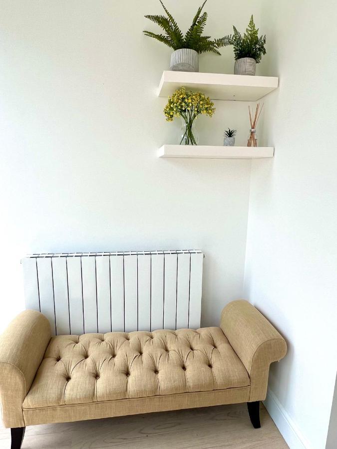 Beautiful 5-bedroom Private House In Quiet Street 2 Minutes From Station * Лондон