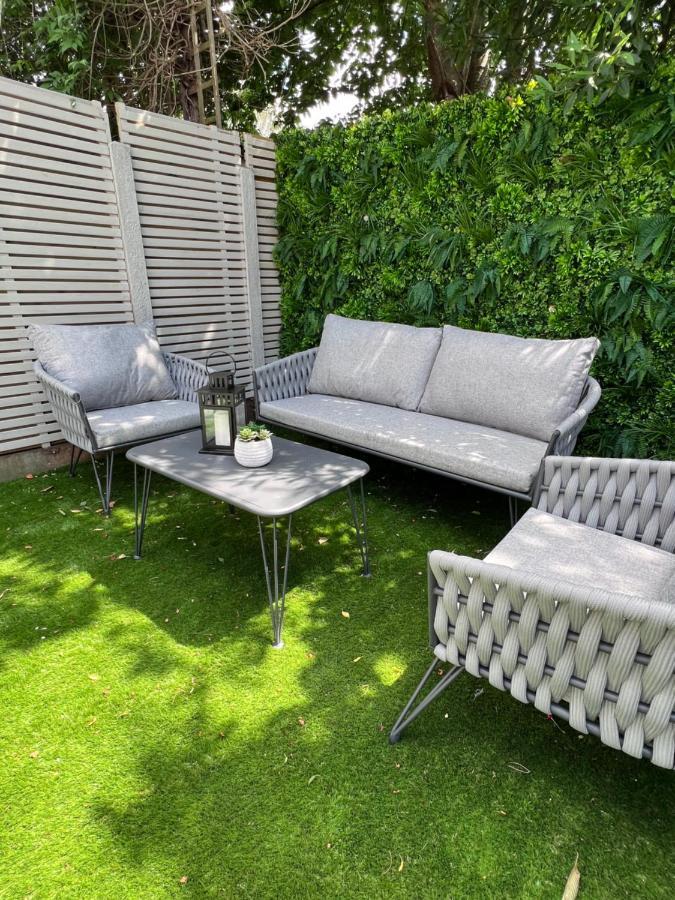 Beautiful 5-bedroom Private House In Quiet Street 2 Minutes From Station Дом отдыха *
