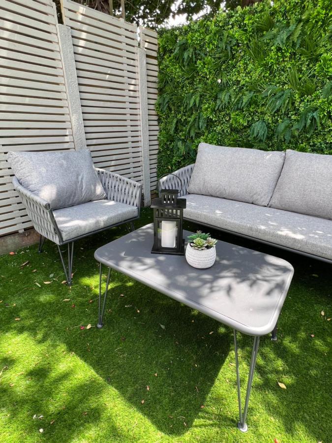 Beautiful 5-bedroom Private House In Quiet Street 2 Minutes From Station Дом отдыха Лондон