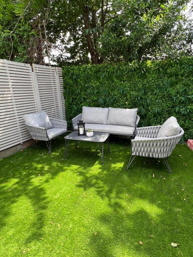 Дом отдыха Beautiful 5-bedroom Private House In Quiet Street 2 Minutes From Station *