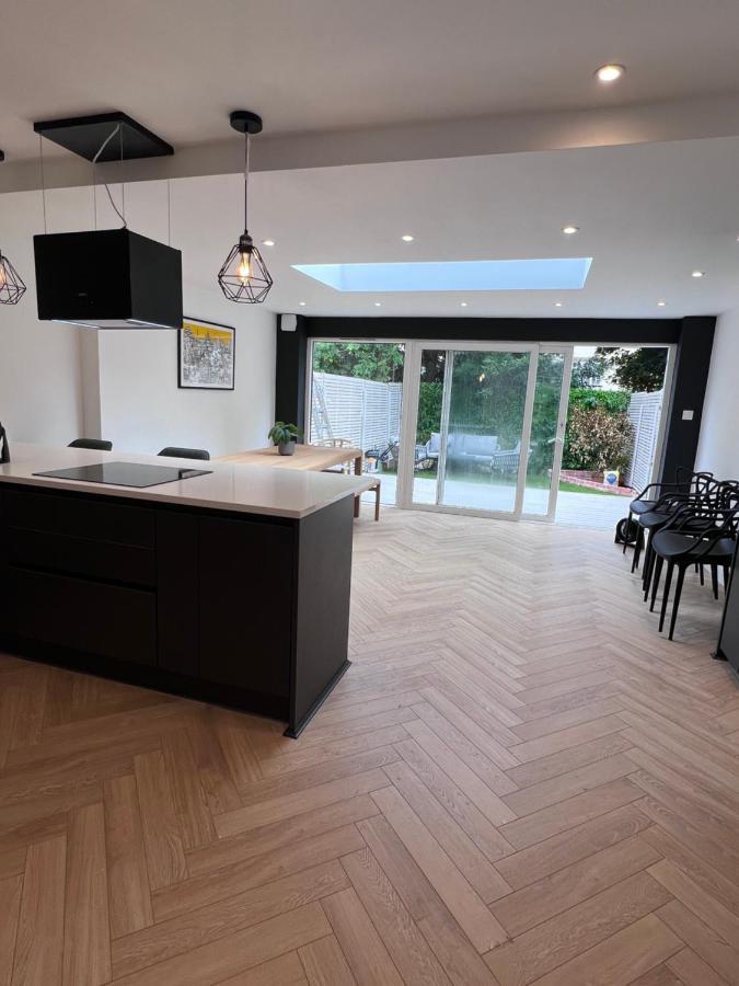 Beautiful 5-bedroom Private House In Quiet Street 2 Minutes From Station Дом отдыха *