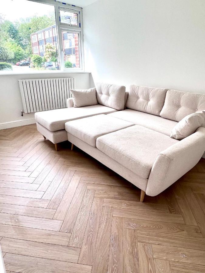 Beautiful 5-bedroom Private House In Quiet Street 2 Minutes From Station * Лондон
